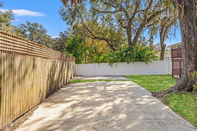 1402 HILTON PLACE, Tampa, FL 33604