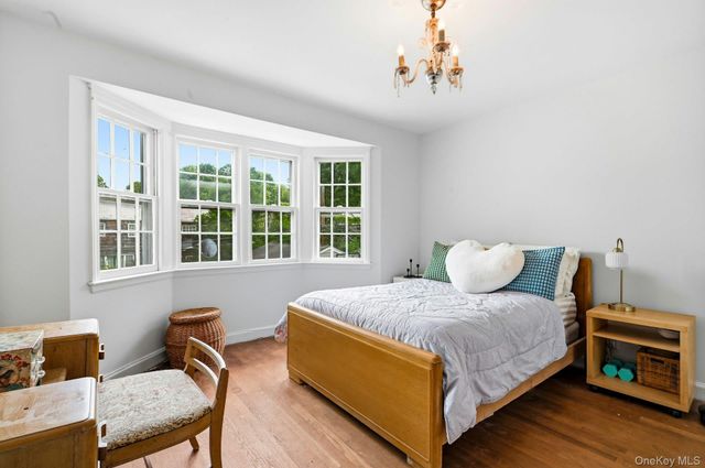 17 Monfort Road, Port Washington, NY 11050