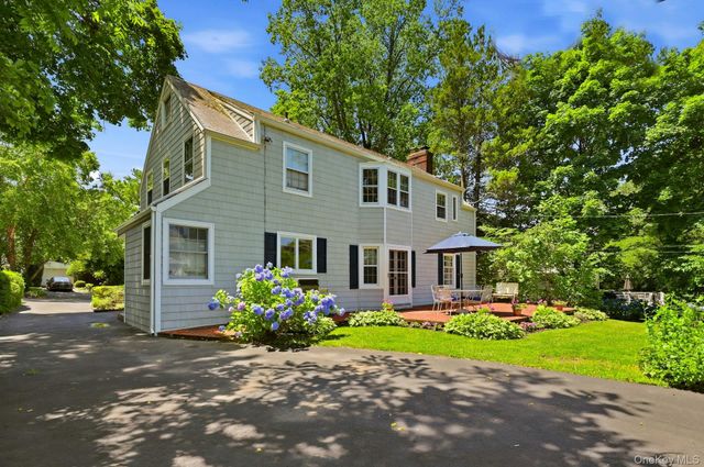 17 Monfort Road, Port Washington, NY 11050