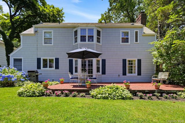 17 Monfort Road, Port Washington, NY 11050