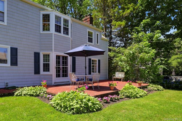 17 Monfort Road, Port Washington, NY 11050