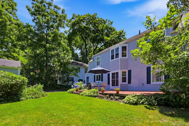 17 Monfort Road, Port Washington, NY 11050