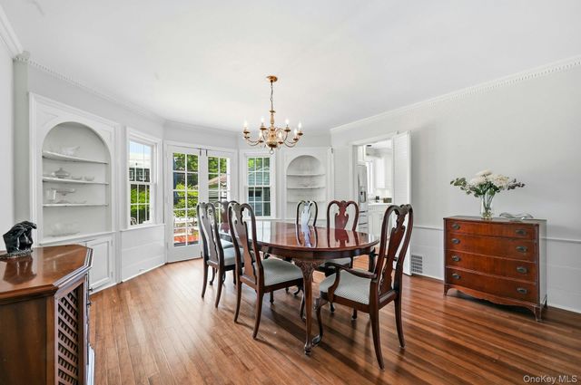 17 Monfort Road, Port Washington, NY 11050