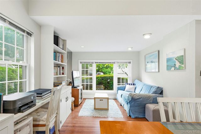 17 Monfort Road, Port Washington, NY 11050