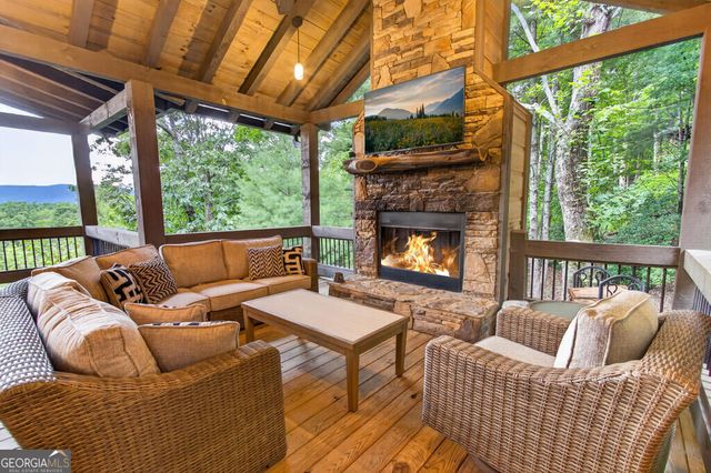 50 Broken Arrow Path, Blue Ridge, GA 30513