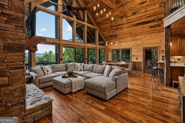 50 Broken Arrow Path, Blue Ridge, GA 30513