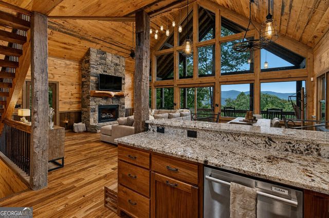 50 Broken Arrow Path, Blue Ridge, GA 30513
