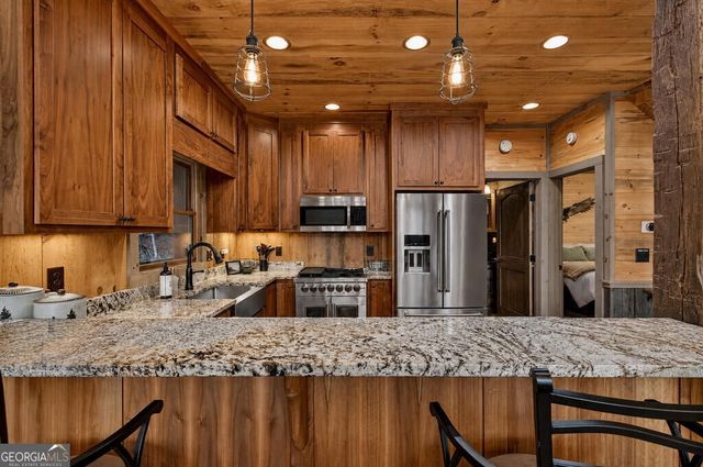 50 Broken Arrow Path, Blue Ridge, GA 30513