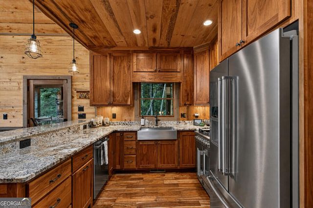 50 Broken Arrow Path, Blue Ridge, GA 30513