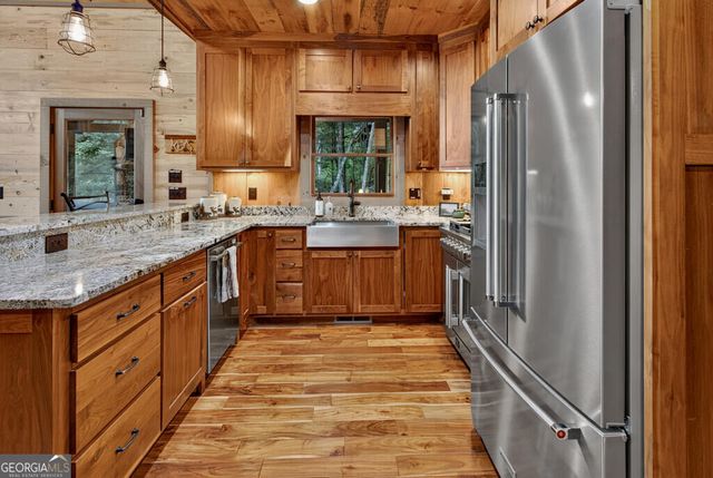 50 Broken Arrow Path, Blue Ridge, GA 30513