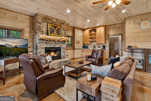50 Broken Arrow Path, Blue Ridge, GA 30513