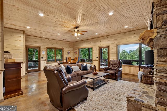 50 Broken Arrow Path, Blue Ridge, GA 30513