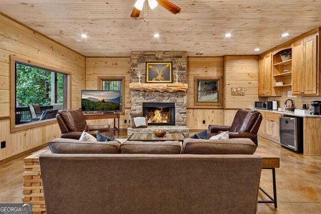 50 Broken Arrow Path, Blue Ridge, GA 30513