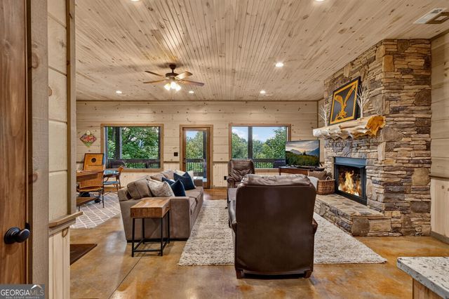 50 Broken Arrow Path, Blue Ridge, GA 30513
