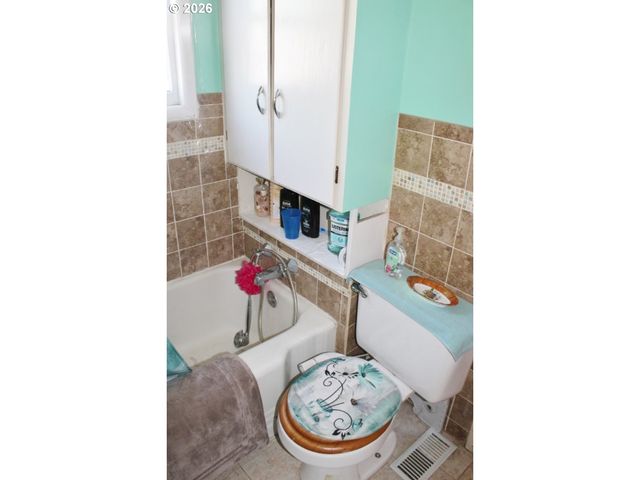 212 CONCORD St, Helix, OR 97835