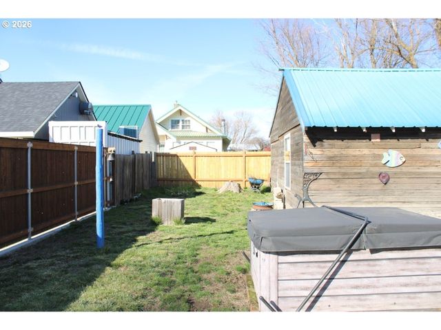 212 CONCORD St, Helix, OR 97835