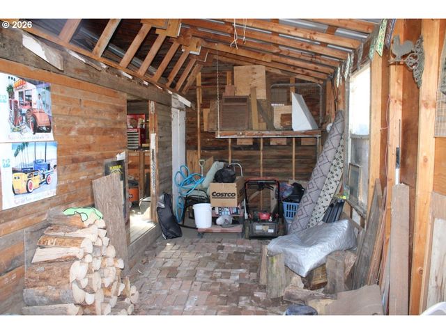 212 CONCORD St, Helix, OR 97835