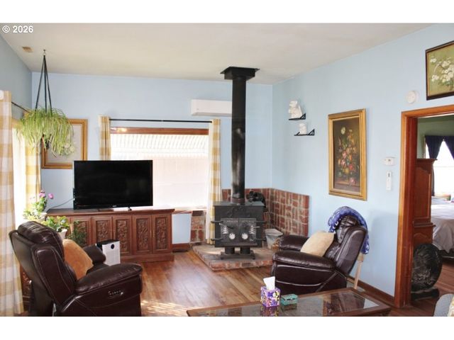 212 CONCORD St, Helix, OR 97835