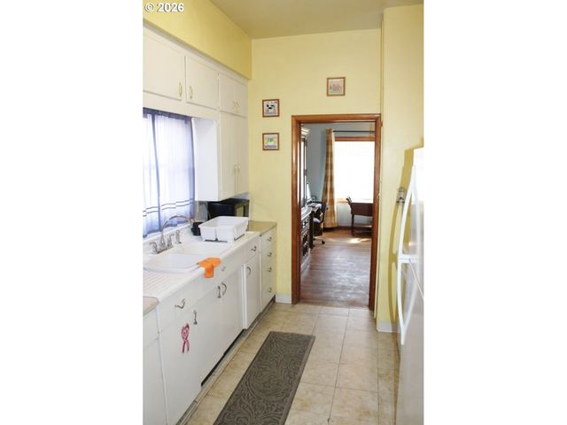 212 CONCORD St, Helix, OR 97835