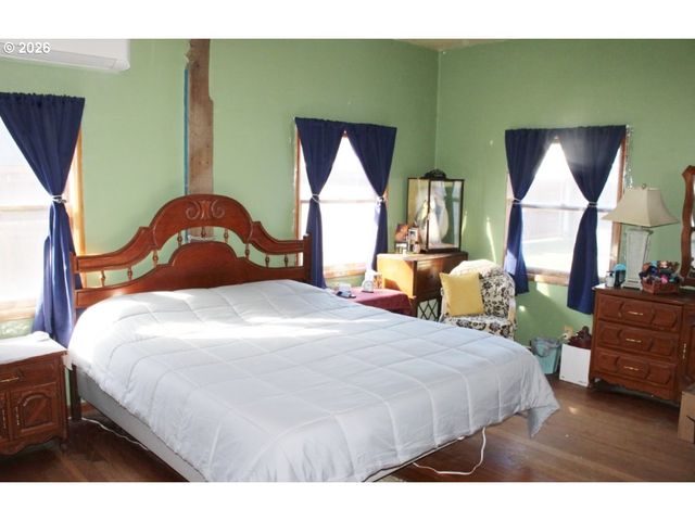 212 CONCORD St, Helix, OR 97835