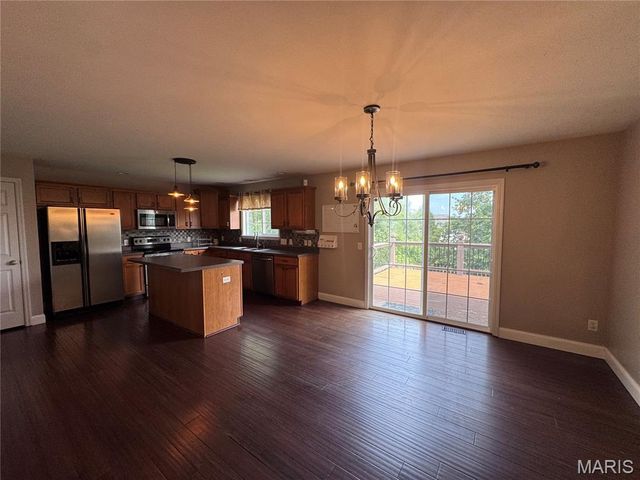 122 Pine Needle Drive, Wentzville, MO 63385