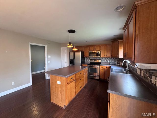 122 Pine Needle Drive, Wentzville, MO 63385
