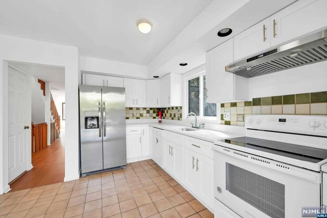 1585 John Street, Fort Lee, NJ 07024