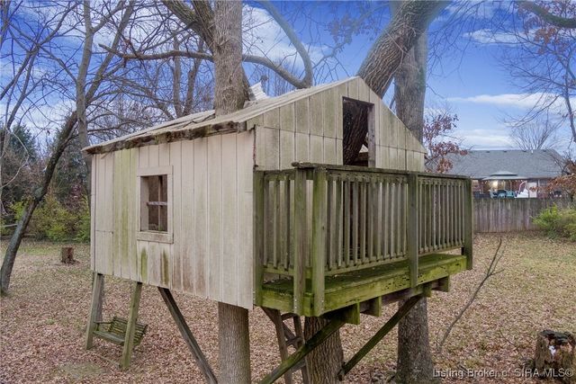 740 S Forrest Drive, Sellersburg, IN 47172