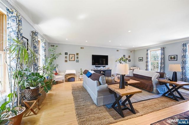 173 Point Breeze Drive, West Milford, NJ 07421