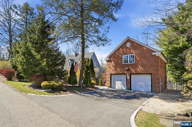 173 Point Breeze Drive, West Milford, NJ 07421