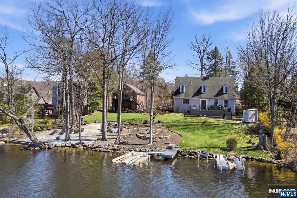 173 Point Breeze Drive, West Milford, NJ 07421
