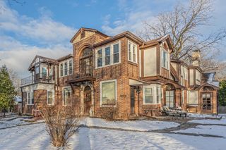 1155 Saint Johns Avenue B, Highland Park, IL 60035