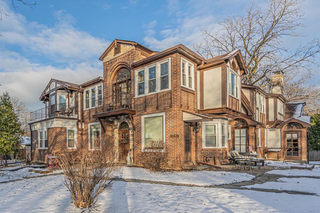 1155 Saint Johns Avenue B, Highland Park, IL 60035