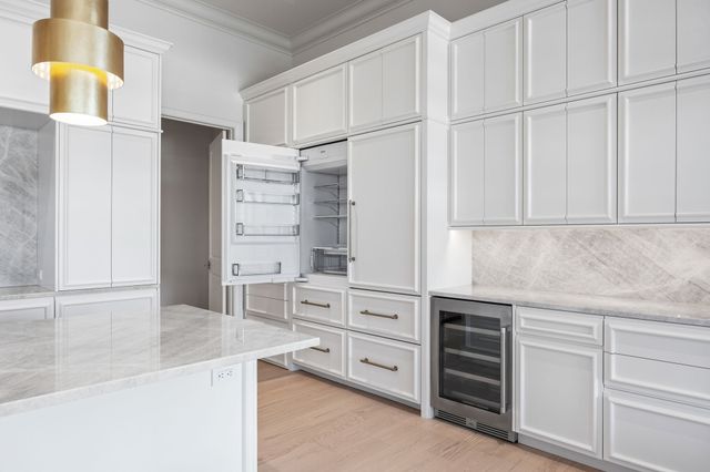 595 60th Street S 305, West Des Moines, IA 50266