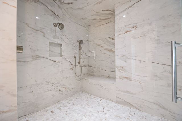 595 60th Street S 305, West Des Moines, IA 50266