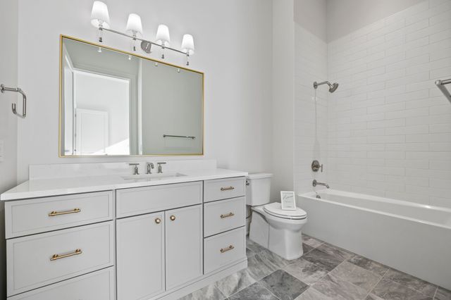 595 60th Street S 305, West Des Moines, IA 50266