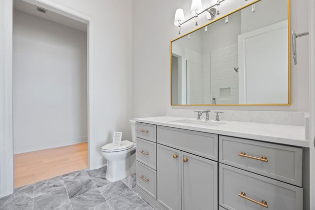 595 60th Street S 305, West Des Moines, IA 50266