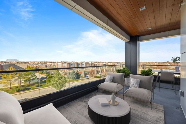 595 60th Street S 305, West Des Moines, IA 50266