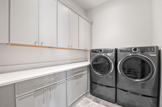 595 60th Street S 305, West Des Moines, IA 50266