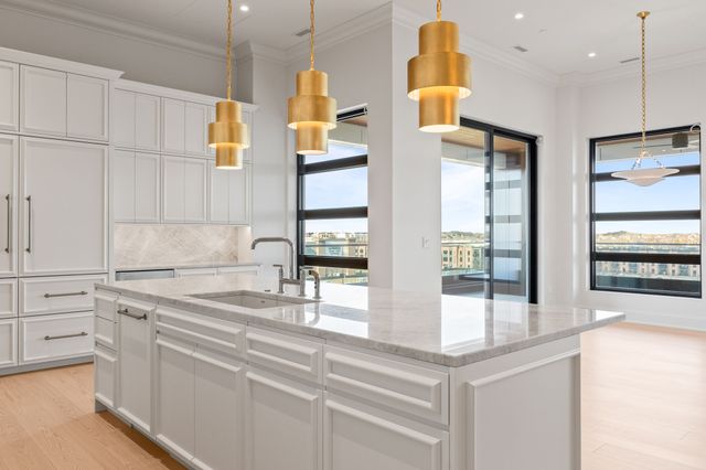 595 60th Street S 305, West Des Moines, IA 50266