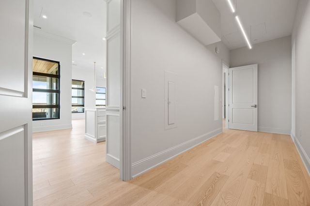 595 60th Street S 305, West Des Moines, IA 50266