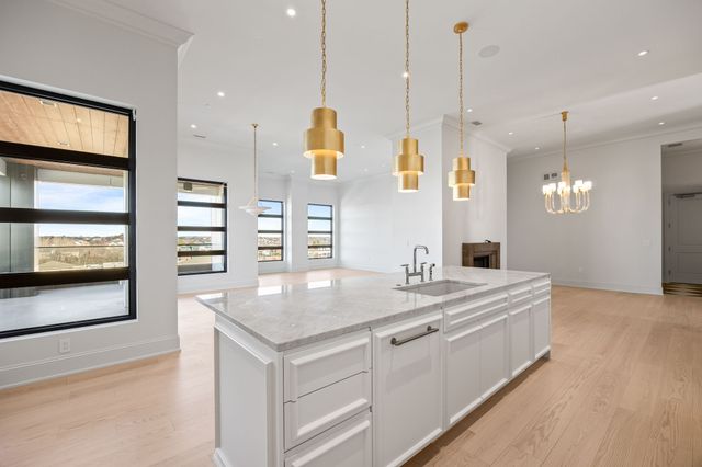 595 60th Street S 305, West Des Moines, IA 50266