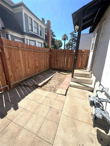 592 N La Cadena, Colton, CA 92324