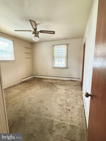 120 HILLCREST AVE, Morrisville, PA 19067