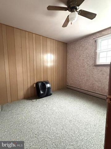 120 HILLCREST AVE, Morrisville, PA 19067