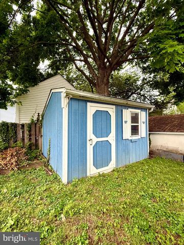 120 HILLCREST AVE, Morrisville, PA 19067
