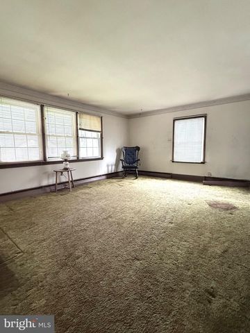120 HILLCREST AVE, Morrisville, PA 19067