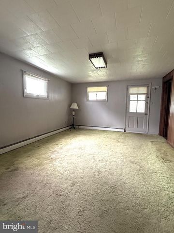 120 HILLCREST AVE, Morrisville, PA 19067