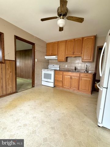 120 HILLCREST AVE, Morrisville, PA 19067