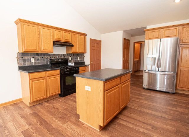 W197N17085 Stonewall DRIVE, Jackson, WI 53037